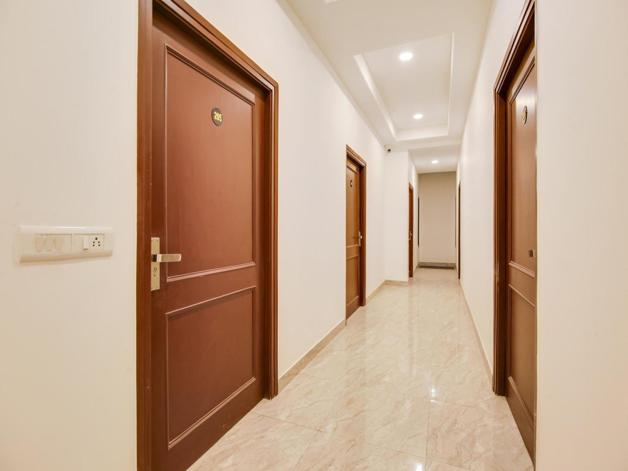 Hotel O Baran Classic Ludhiana Exterior foto